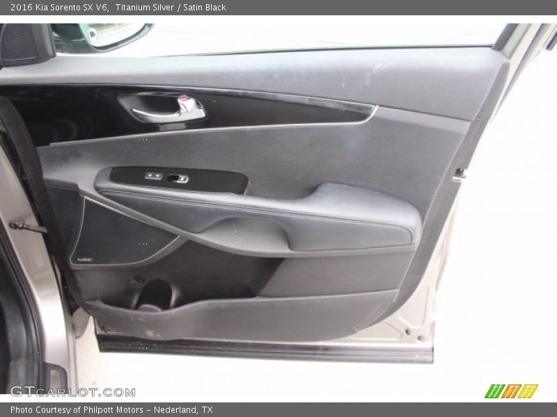 Titanium Silver / Satin Black 2016 Kia Sorento SX V6