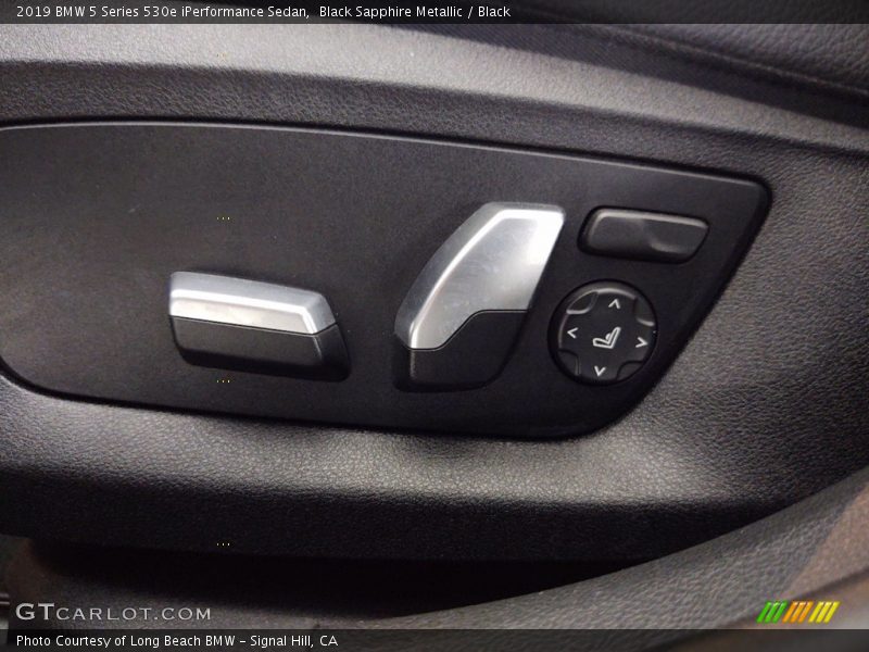 Front Seat of 2019 5 Series 530e iPerformance Sedan