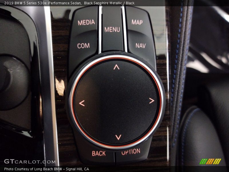 Controls of 2019 5 Series 530e iPerformance Sedan