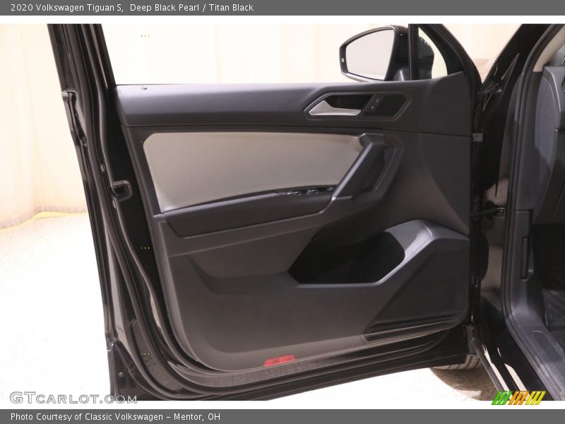 Deep Black Pearl / Titan Black 2020 Volkswagen Tiguan S