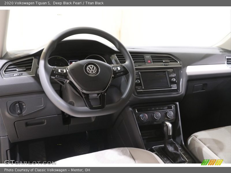 Deep Black Pearl / Titan Black 2020 Volkswagen Tiguan S