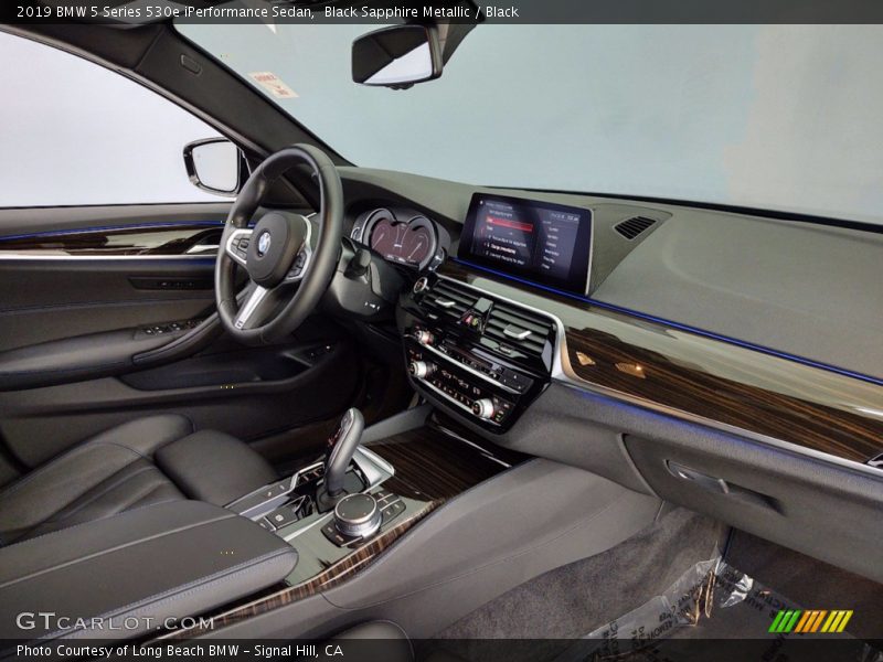 Dashboard of 2019 5 Series 530e iPerformance Sedan