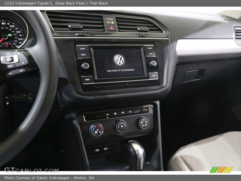 Deep Black Pearl / Titan Black 2020 Volkswagen Tiguan S