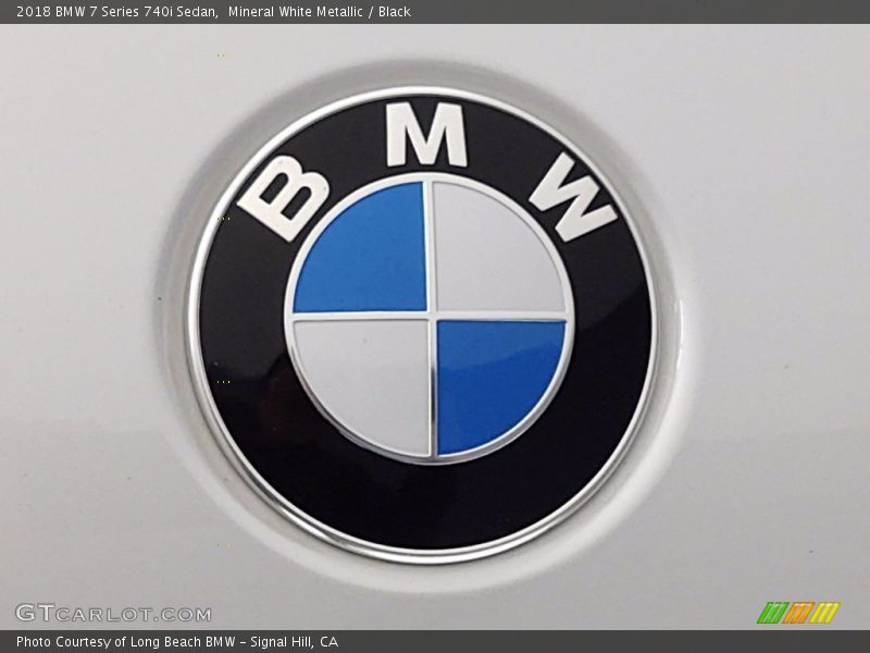 Mineral White Metallic / Black 2018 BMW 7 Series 740i Sedan