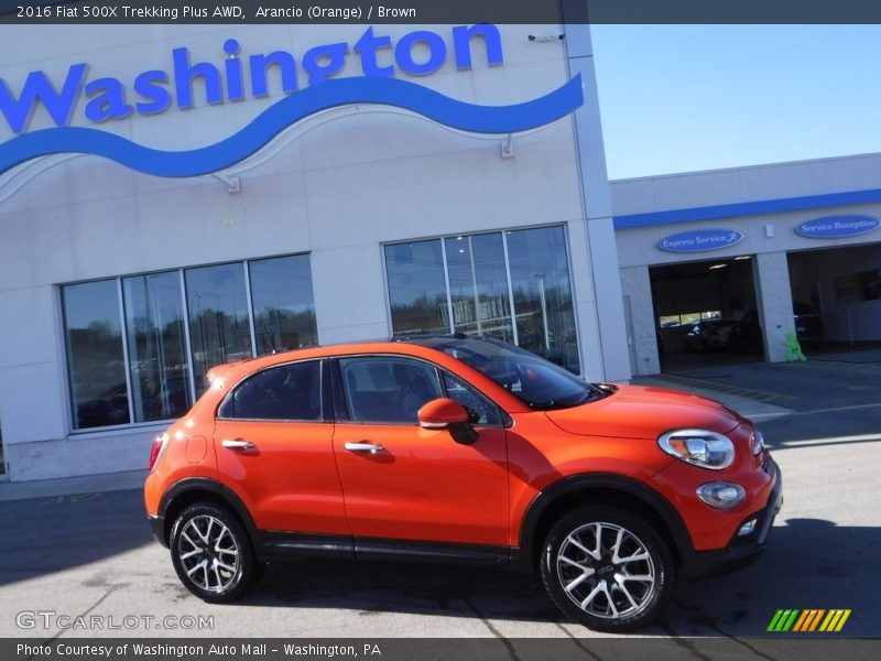  2016 500X Trekking Plus AWD Arancio (Orange)