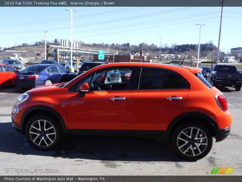  2016 500X Trekking Plus AWD Arancio (Orange)