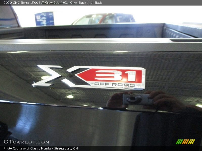 Onyx Black / Jet Black 2020 GMC Sierra 1500 SLT Crew Cab 4WD