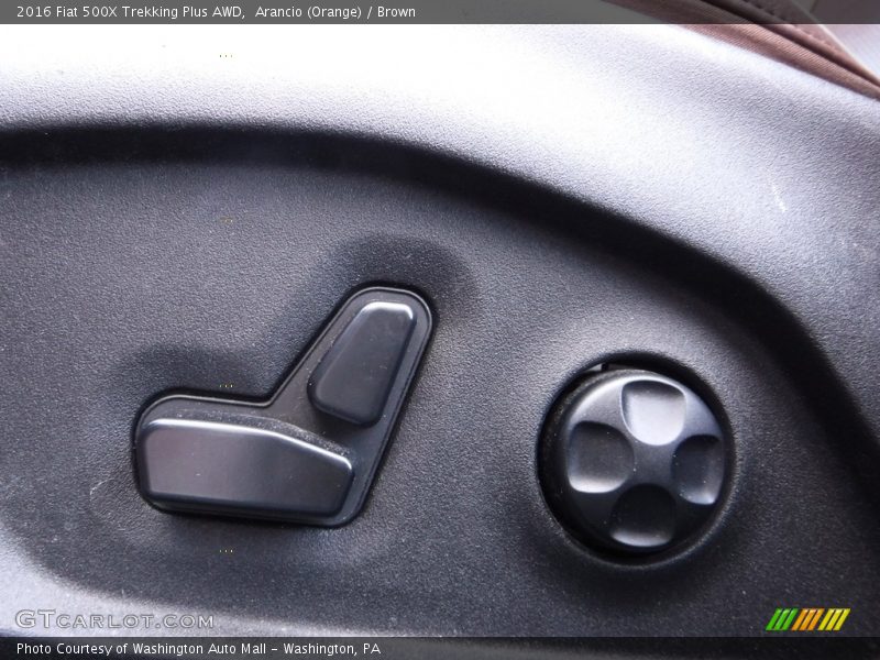 Front Seat of 2016 500X Trekking Plus AWD