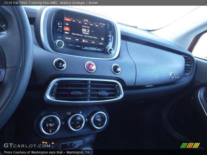 Controls of 2016 500X Trekking Plus AWD