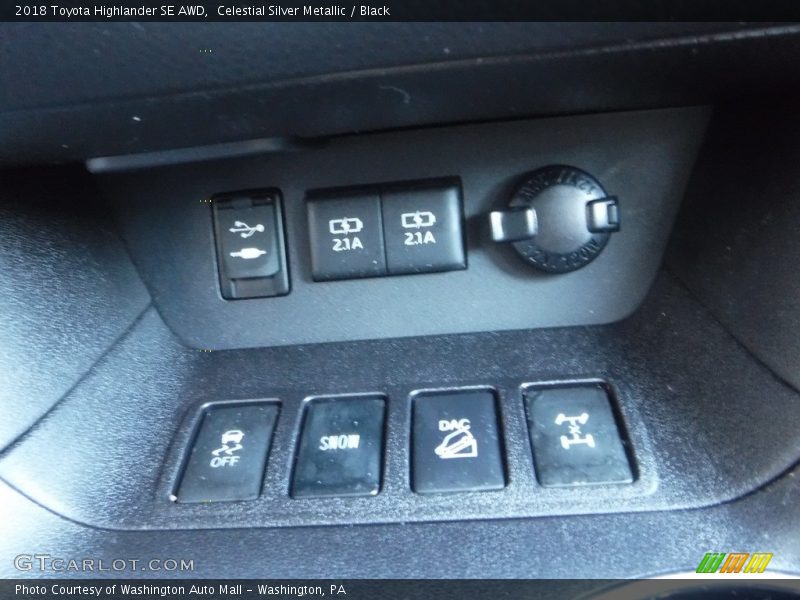 Celestial Silver Metallic / Black 2018 Toyota Highlander SE AWD