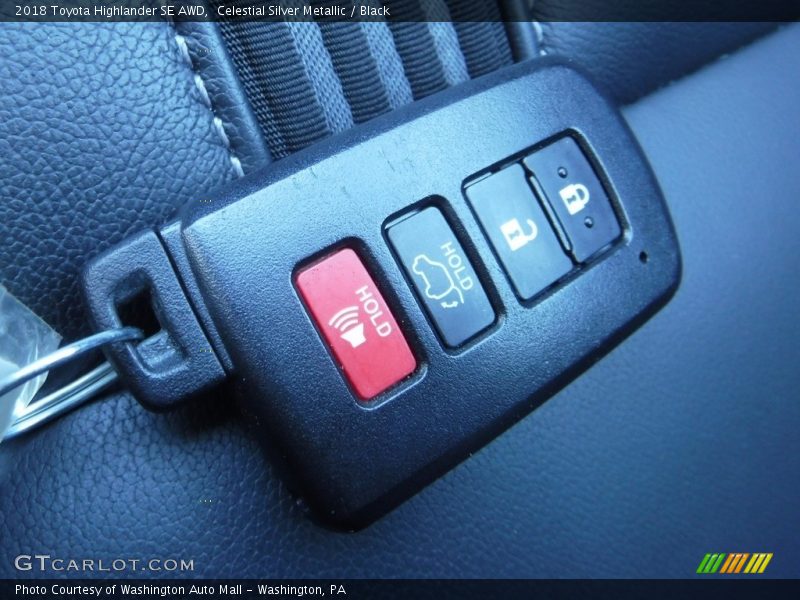 Celestial Silver Metallic / Black 2018 Toyota Highlander SE AWD
