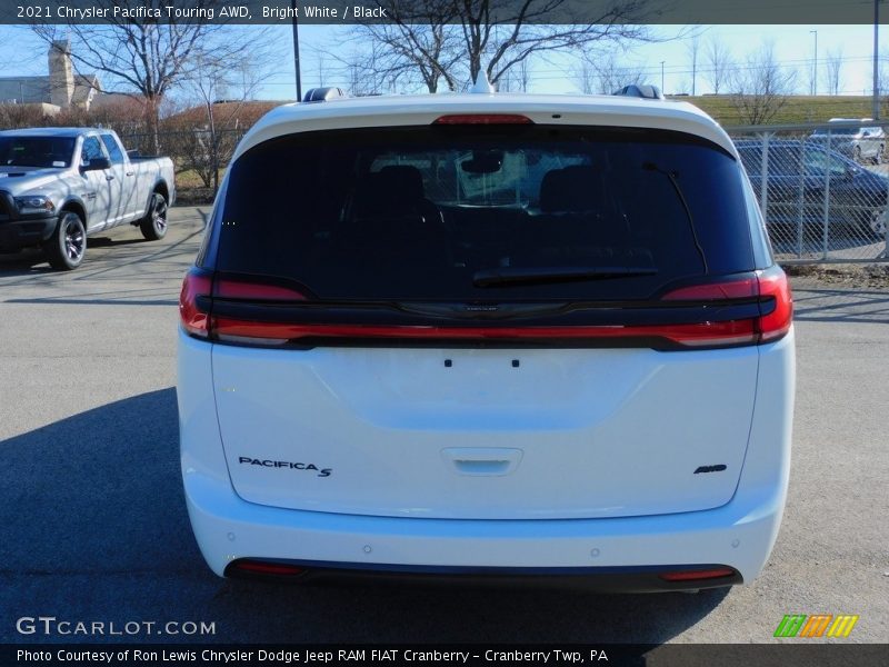 Bright White / Black 2021 Chrysler Pacifica Touring AWD