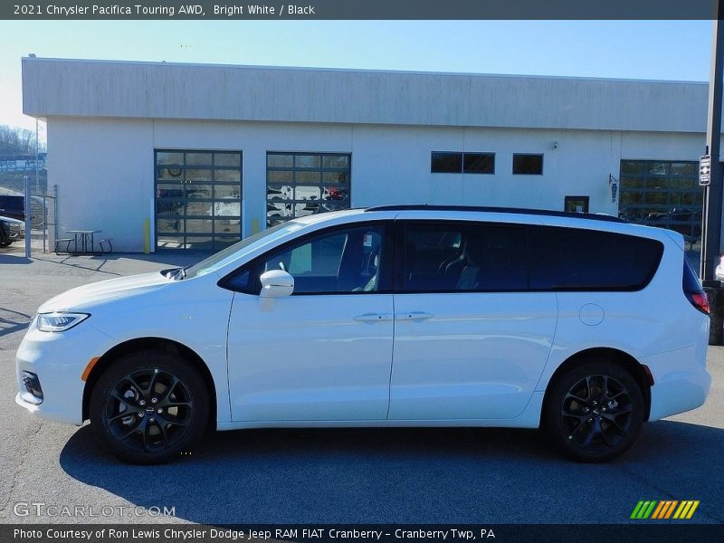 Bright White / Black 2021 Chrysler Pacifica Touring AWD