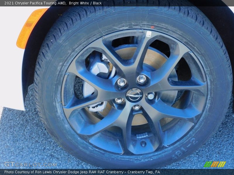 Bright White / Black 2021 Chrysler Pacifica Touring AWD