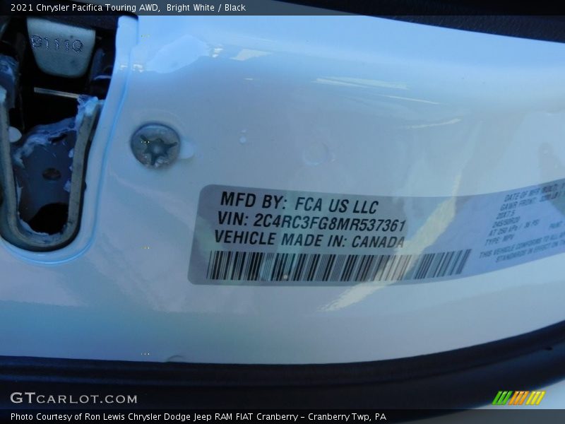 Bright White / Black 2021 Chrysler Pacifica Touring AWD