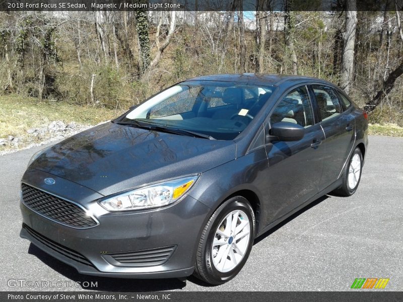 Magnetic / Medium Light Stone 2018 Ford Focus SE Sedan