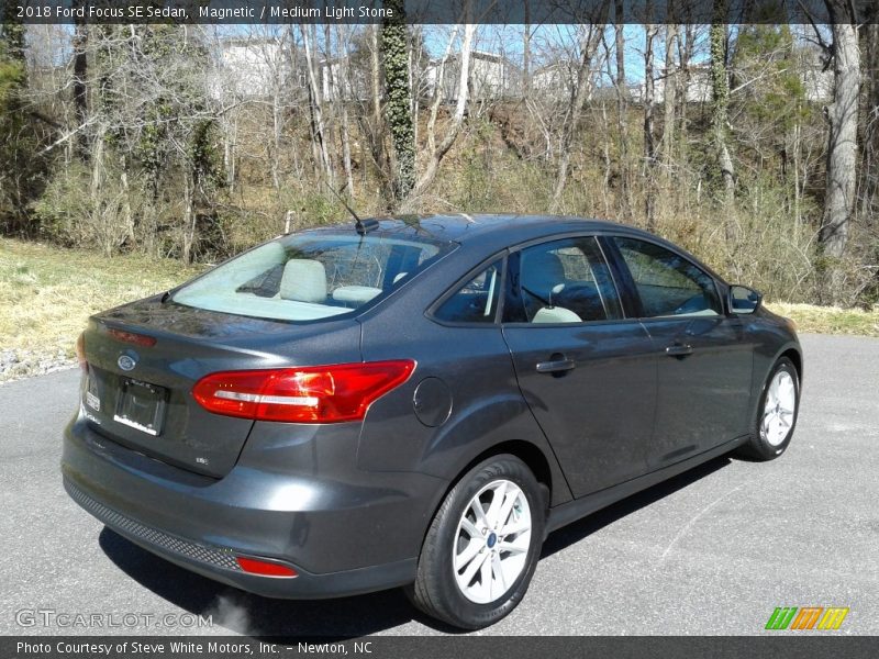 Magnetic / Medium Light Stone 2018 Ford Focus SE Sedan