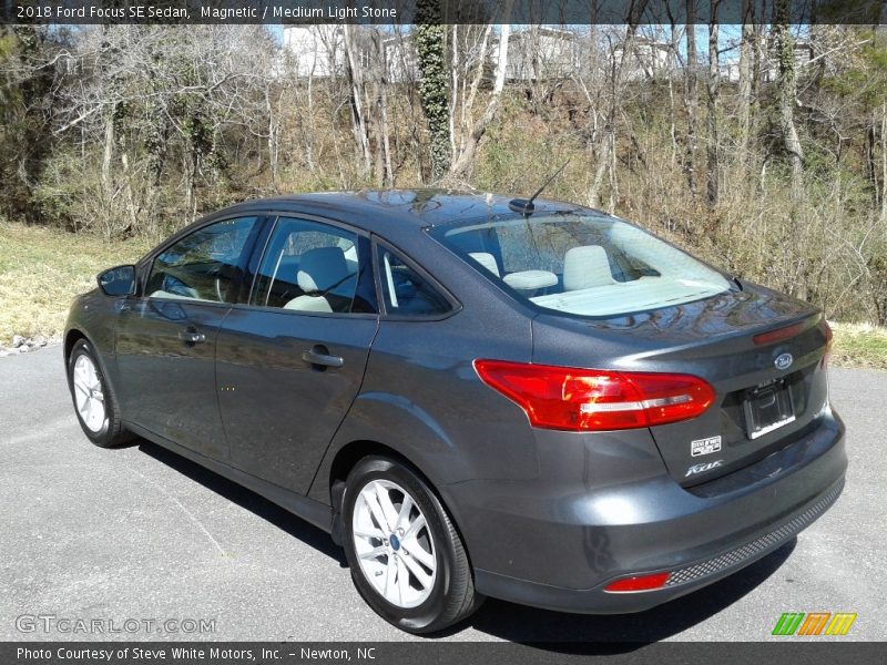 Magnetic / Medium Light Stone 2018 Ford Focus SE Sedan