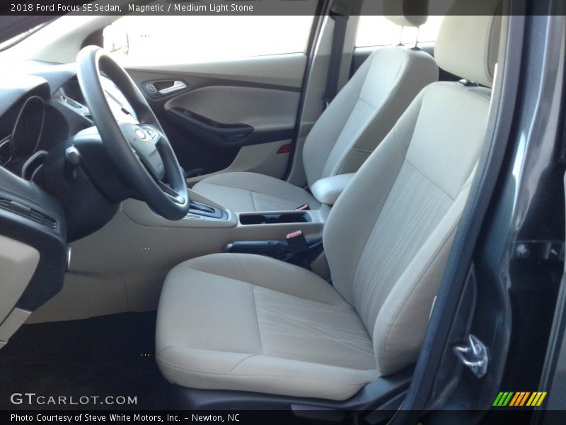 Magnetic / Medium Light Stone 2018 Ford Focus SE Sedan