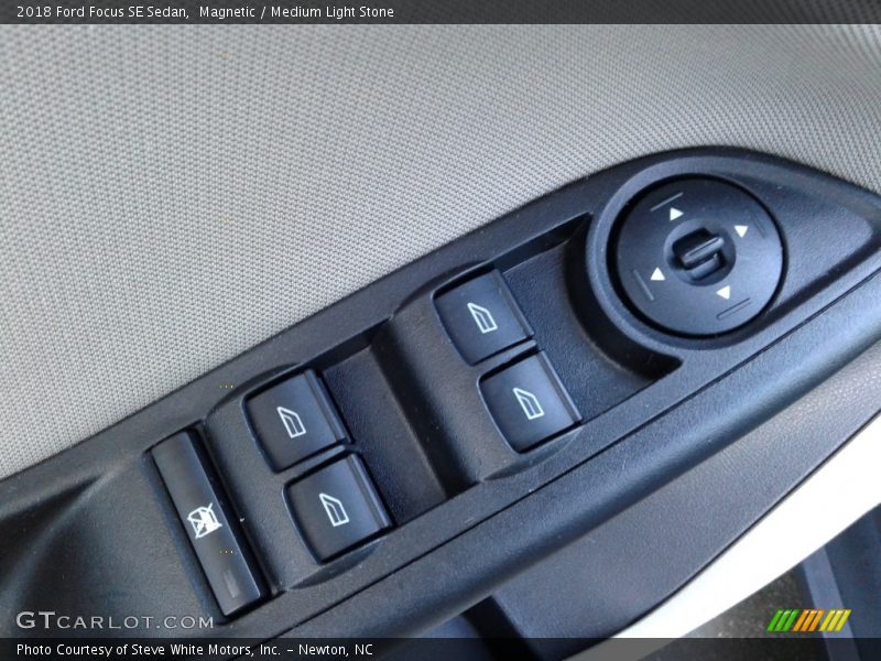 Magnetic / Medium Light Stone 2018 Ford Focus SE Sedan