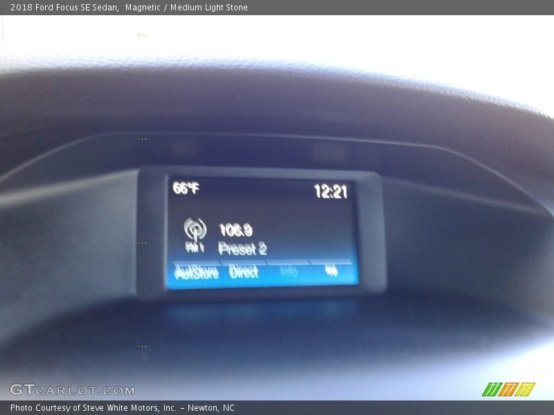 Magnetic / Medium Light Stone 2018 Ford Focus SE Sedan