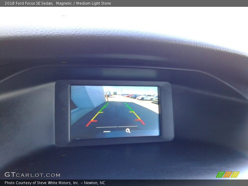 Magnetic / Medium Light Stone 2018 Ford Focus SE Sedan