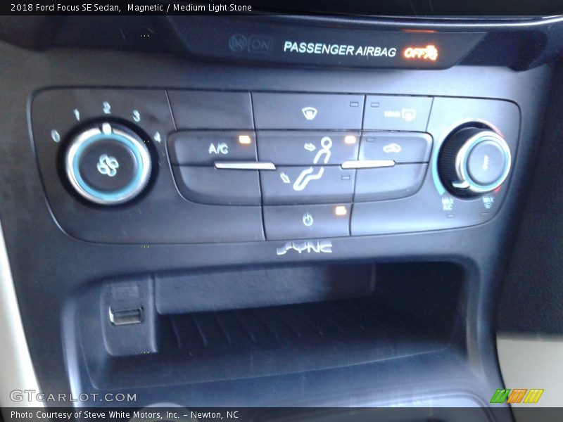 Magnetic / Medium Light Stone 2018 Ford Focus SE Sedan