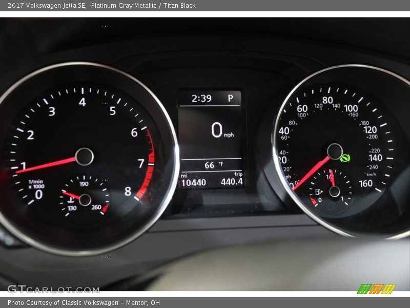 Platinum Gray Metallic / Titan Black 2017 Volkswagen Jetta SE