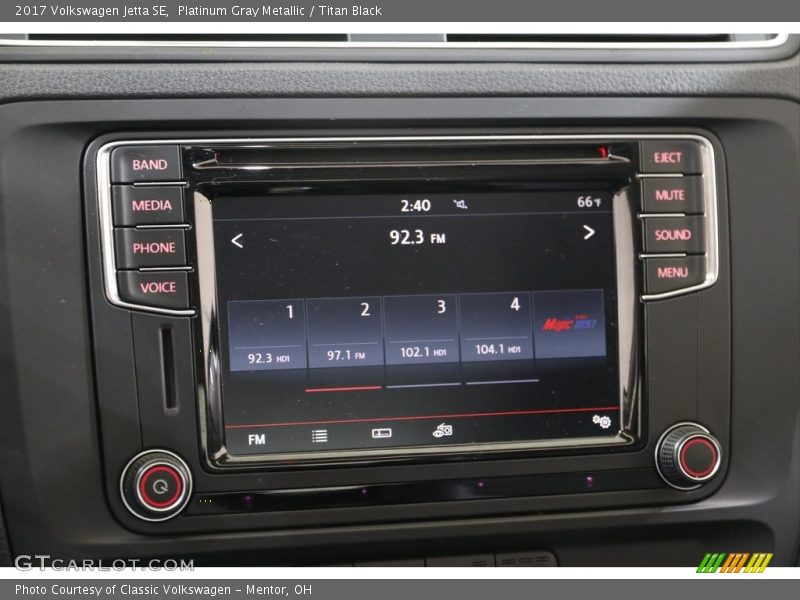 Platinum Gray Metallic / Titan Black 2017 Volkswagen Jetta SE