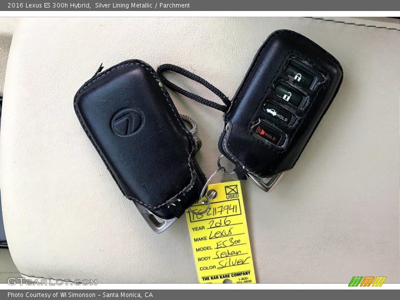 Keys of 2016 ES 300h Hybrid
