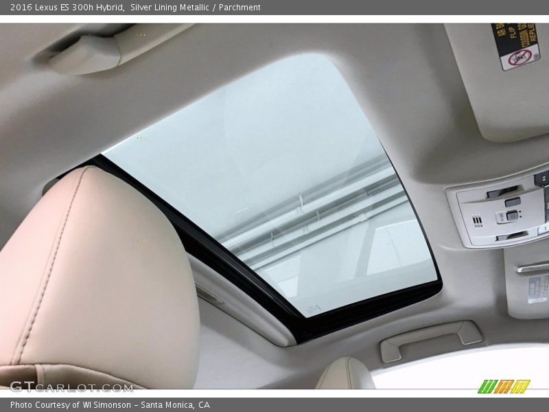 Sunroof of 2016 ES 300h Hybrid