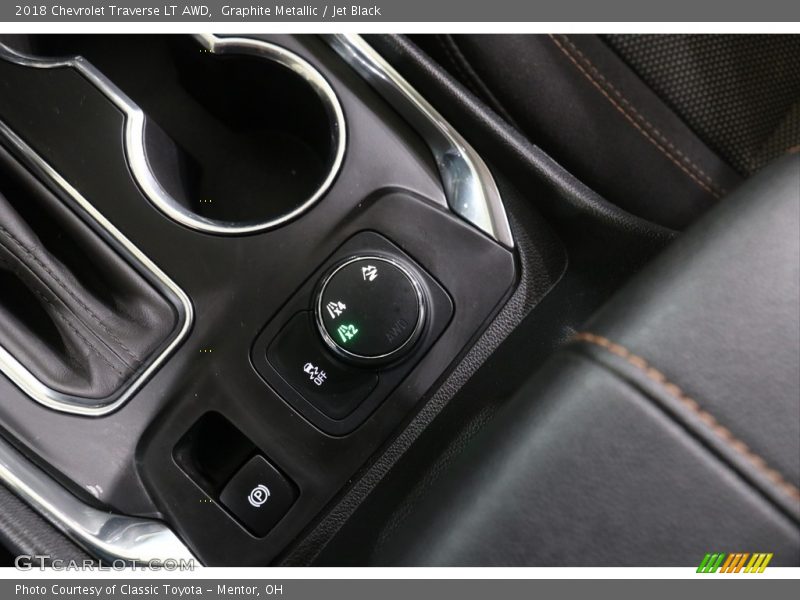 Graphite Metallic / Jet Black 2018 Chevrolet Traverse LT AWD