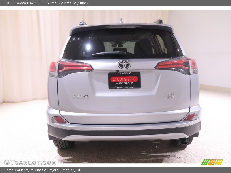Silver Sky Metallic / Black 2018 Toyota RAV4 XLE