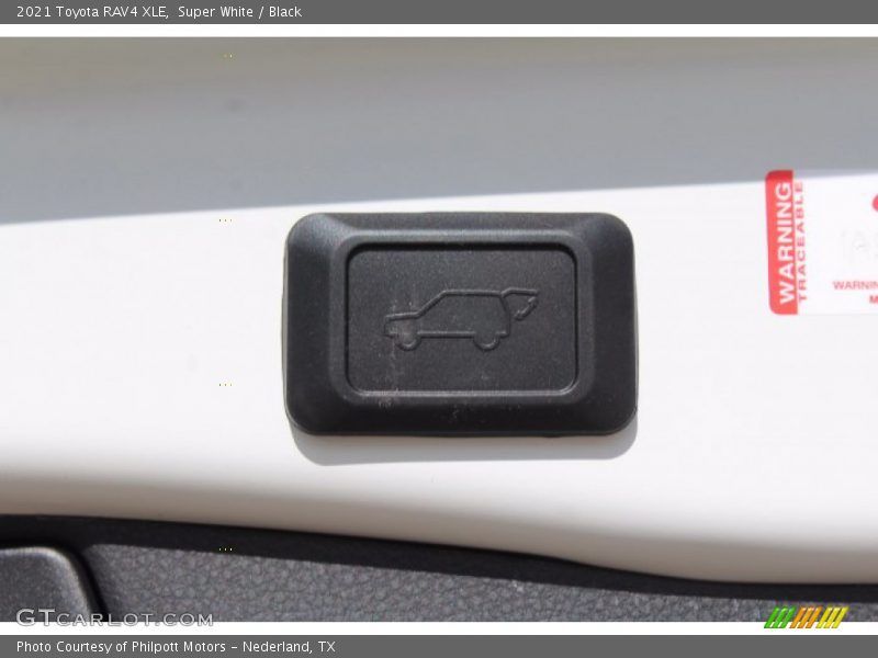 Super White / Black 2021 Toyota RAV4 XLE