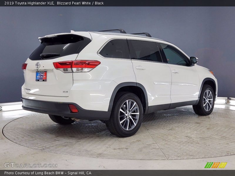 Blizzard Pearl White / Black 2019 Toyota Highlander XLE