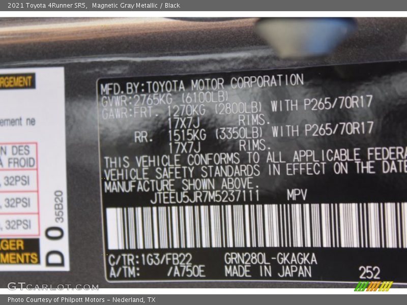 Magnetic Gray Metallic / Black 2021 Toyota 4Runner SR5