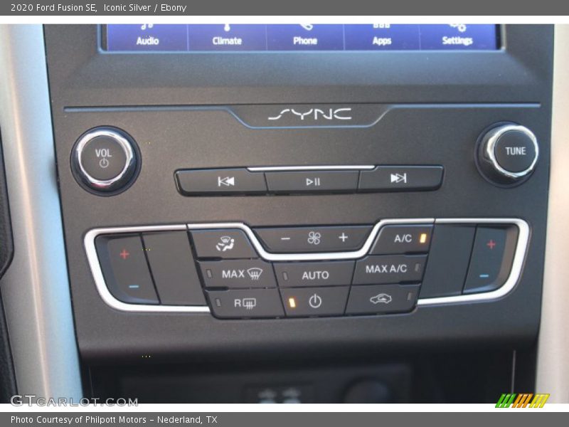 Iconic Silver / Ebony 2020 Ford Fusion SE