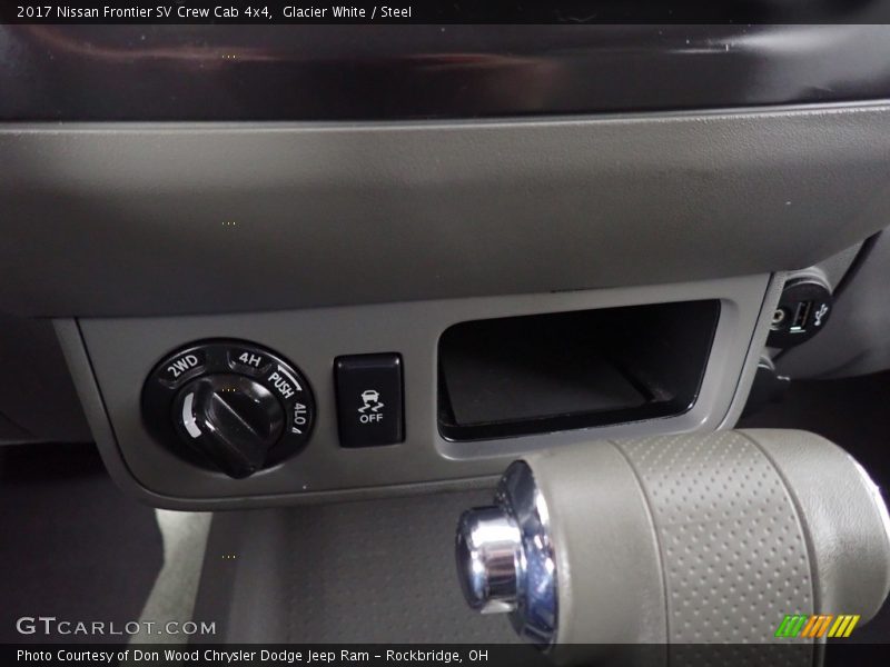Glacier White / Steel 2017 Nissan Frontier SV Crew Cab 4x4