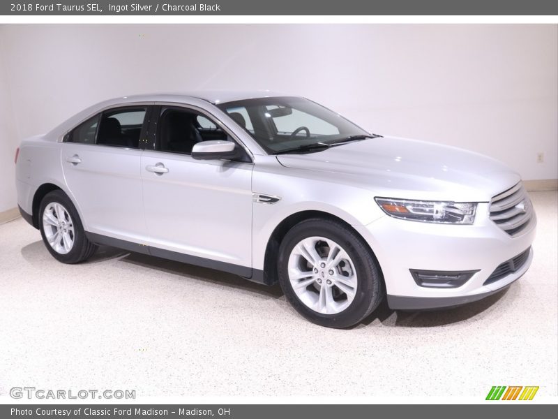 Ingot Silver / Charcoal Black 2018 Ford Taurus SEL