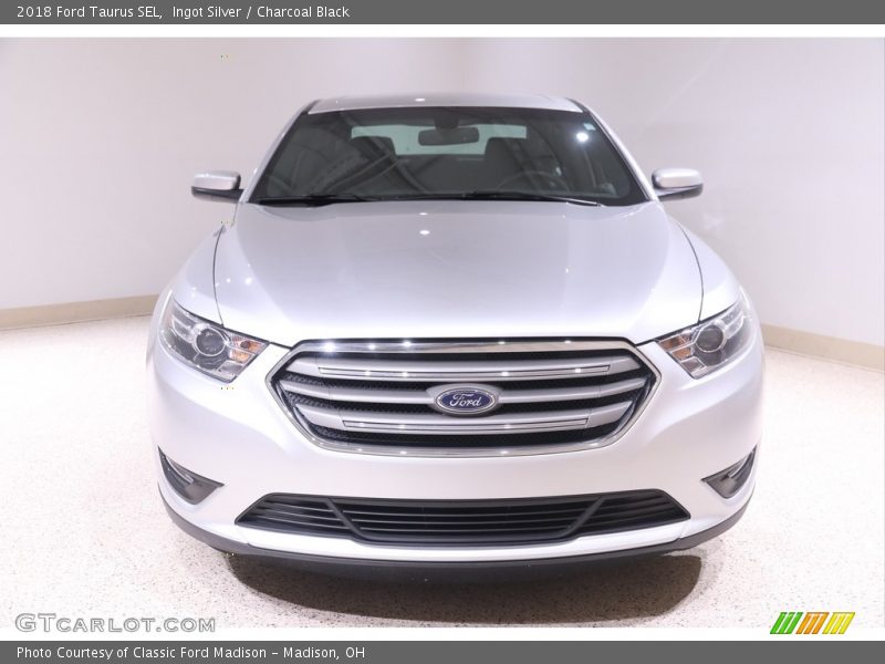 Ingot Silver / Charcoal Black 2018 Ford Taurus SEL