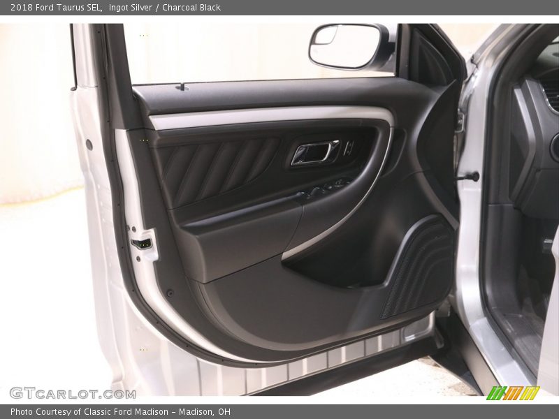 Ingot Silver / Charcoal Black 2018 Ford Taurus SEL