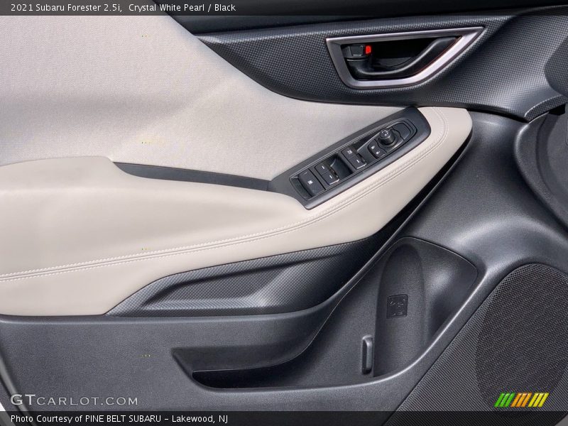 Crystal White Pearl / Black 2021 Subaru Forester 2.5i