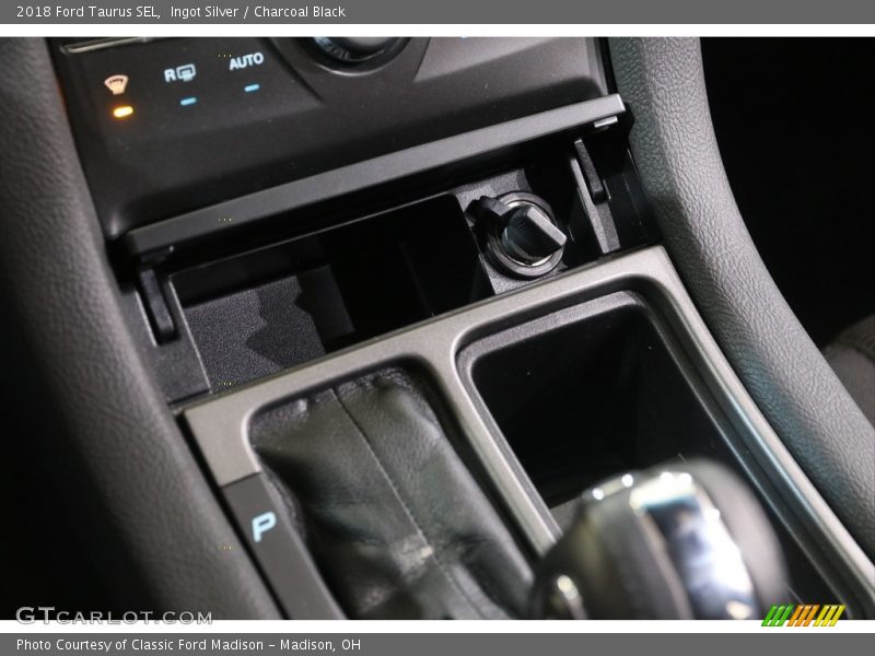 Ingot Silver / Charcoal Black 2018 Ford Taurus SEL