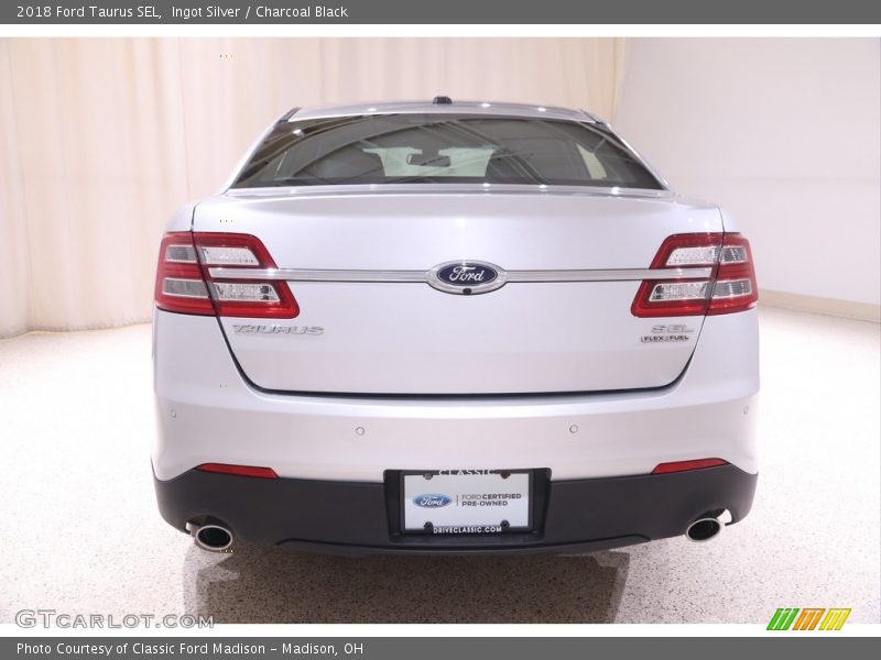 Ingot Silver / Charcoal Black 2018 Ford Taurus SEL
