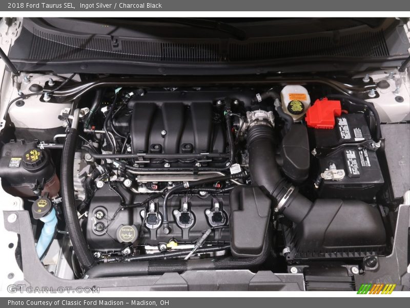 Ingot Silver / Charcoal Black 2018 Ford Taurus SEL