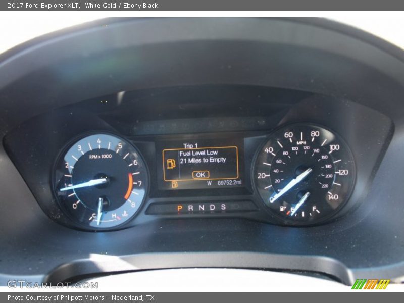 White Gold / Ebony Black 2017 Ford Explorer XLT