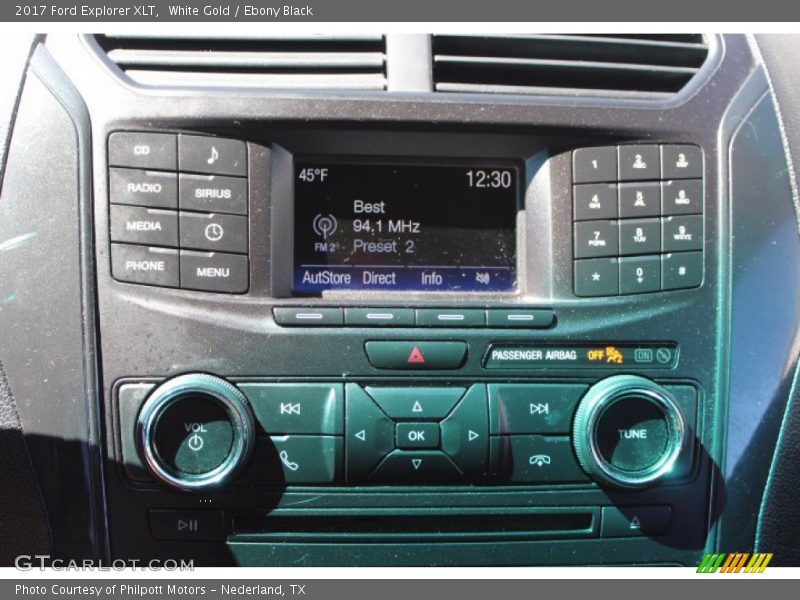 White Gold / Ebony Black 2017 Ford Explorer XLT
