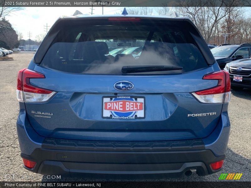Horizon Blue Pearl / Gray 2021 Subaru Forester 2.5i Premium