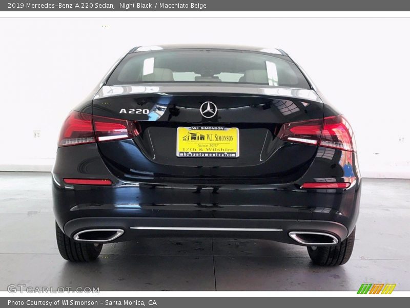 Night Black / Macchiato Beige 2019 Mercedes-Benz A 220 Sedan