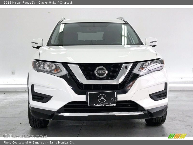 Glacier White / Charcoal 2018 Nissan Rogue SV